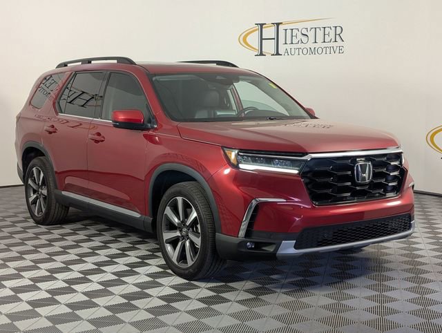 Used 2025 Honda Pilot Touring image 2