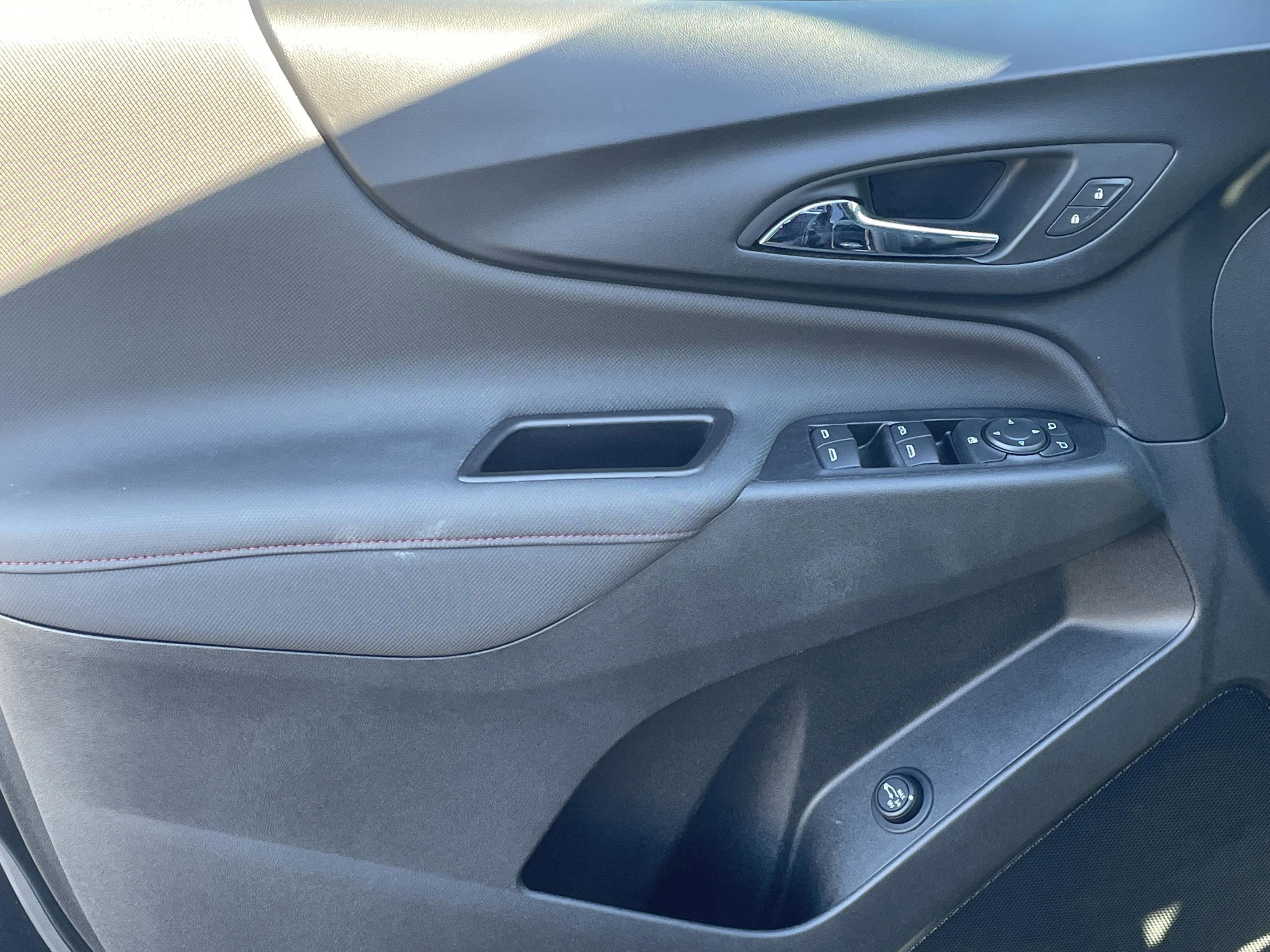 Used 2022 Chevrolet Equinox RS w/ RS Leather Package image 21