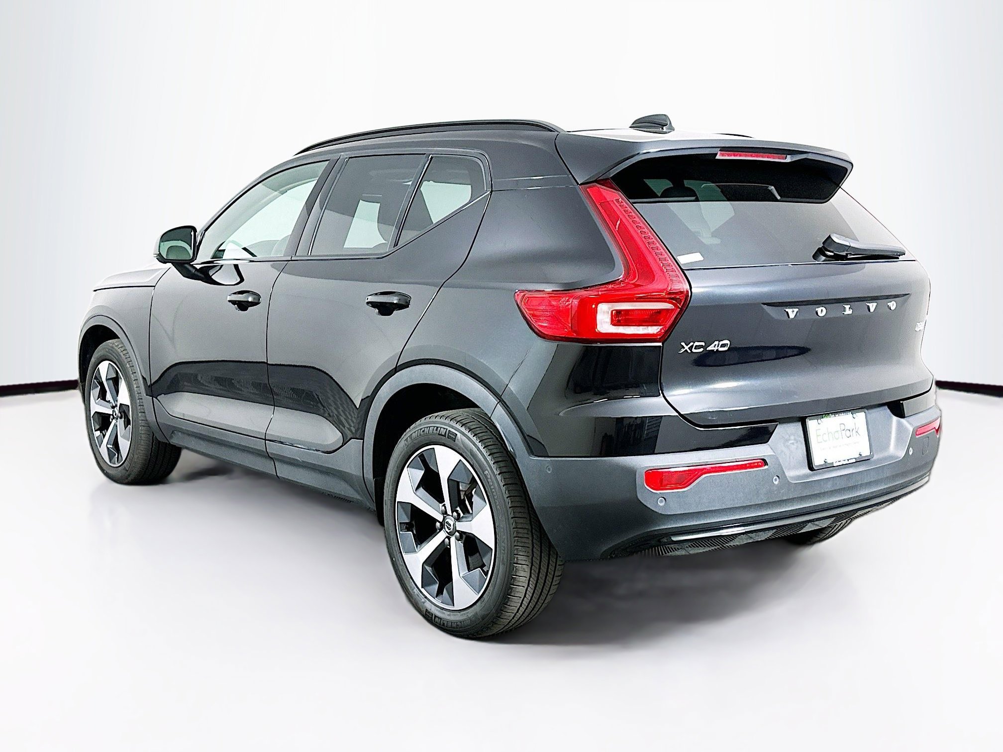 Used 2023 Volvo XC40 B5 Plus w/ Driver Assist Package image 5