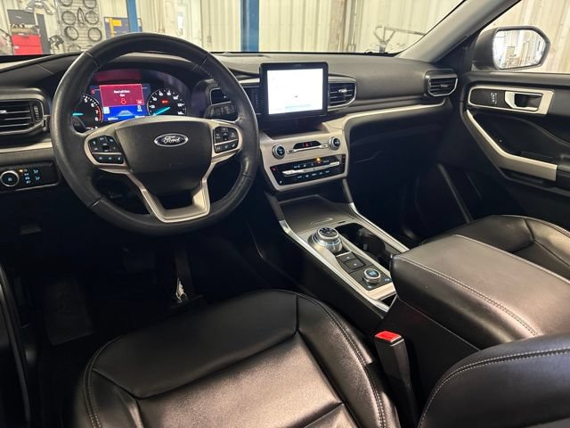 Used 2022 Ford Explorer XLT w/ Equipment Group 202A AWD/4WD image 7