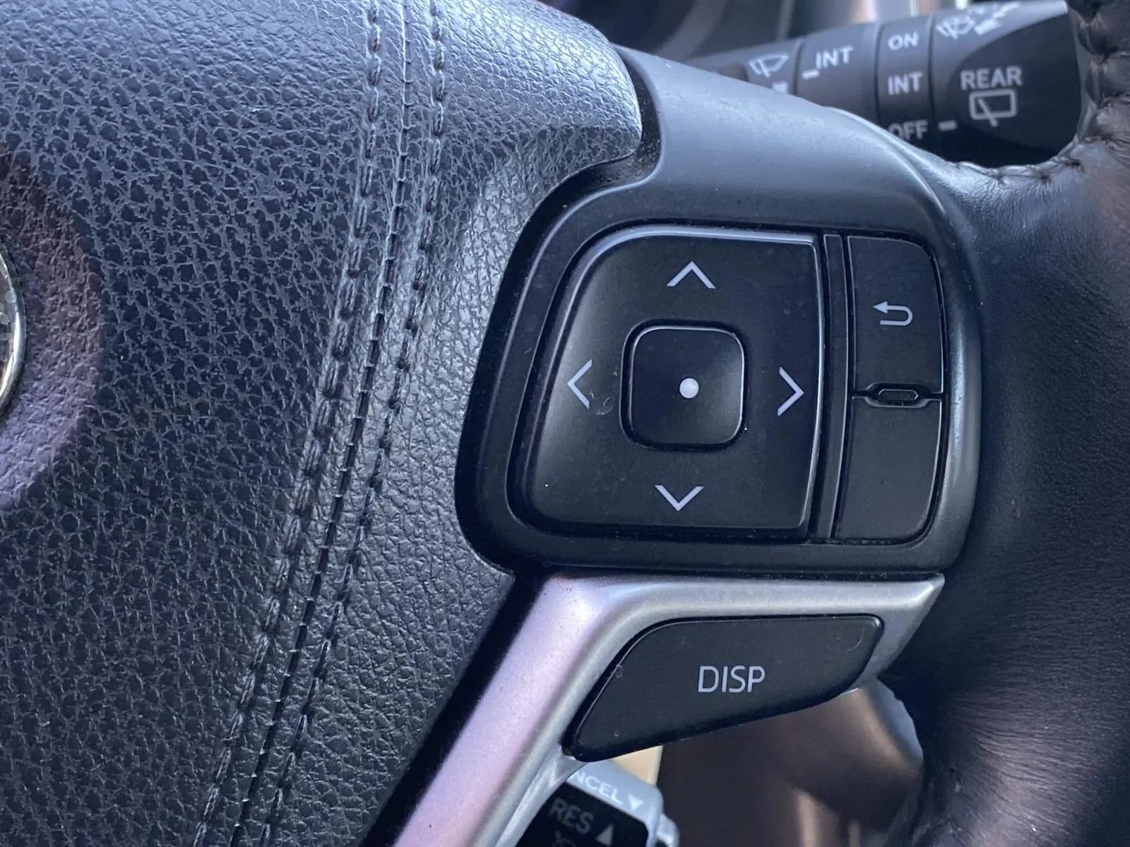 Used 2015 Toyota Highlander Plus FWD image 22