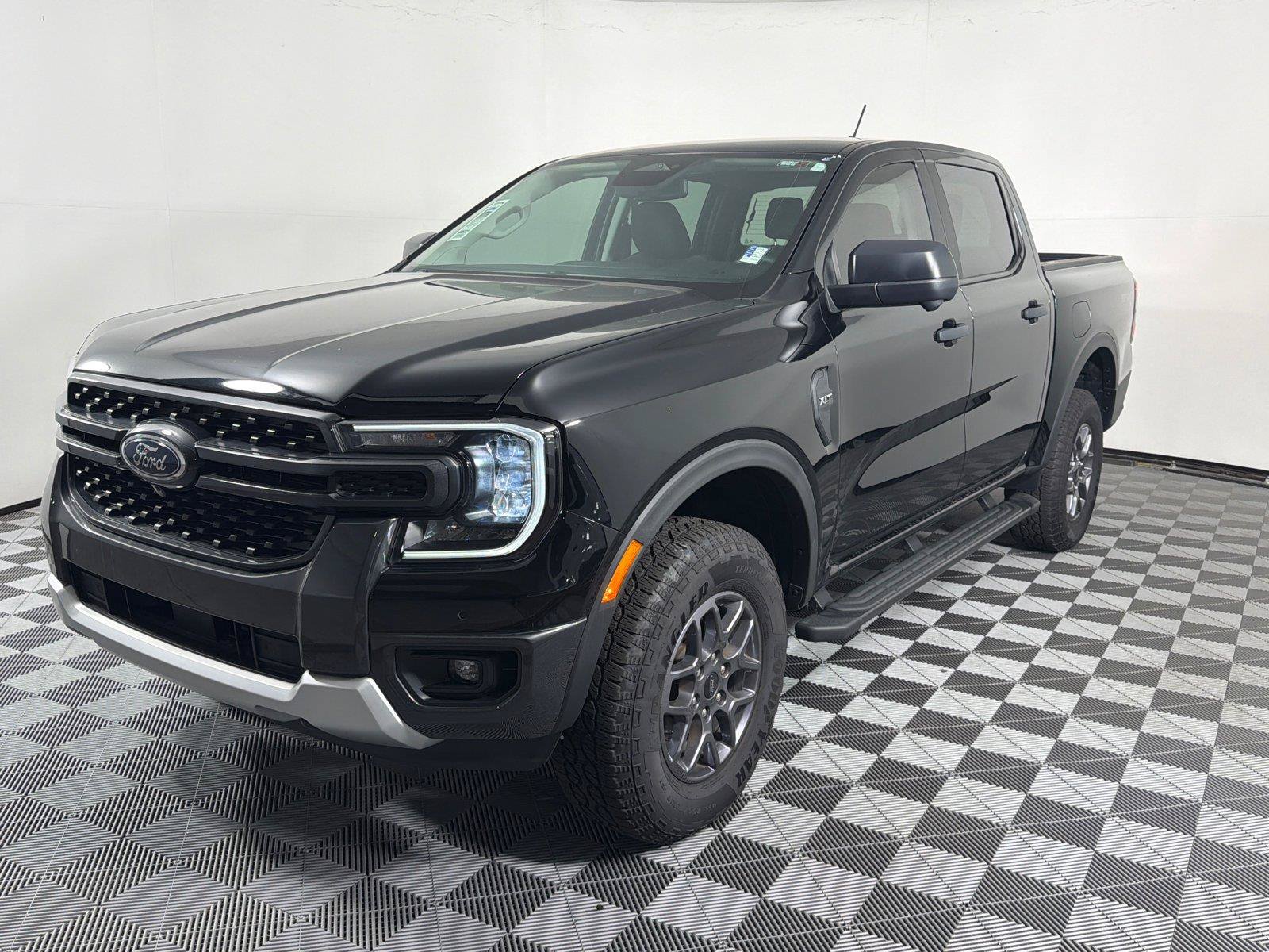 Used 2025 Ford Ranger XLT w/ Technology Package AWD/4WD image 3