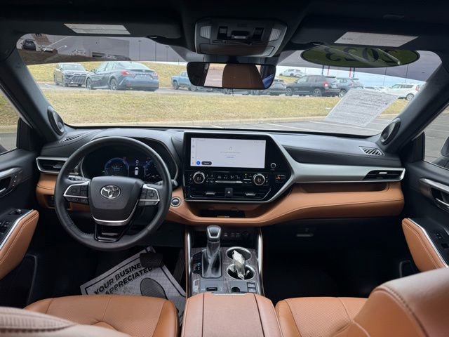 Used 2023 Toyota Highlander Platinum image 16