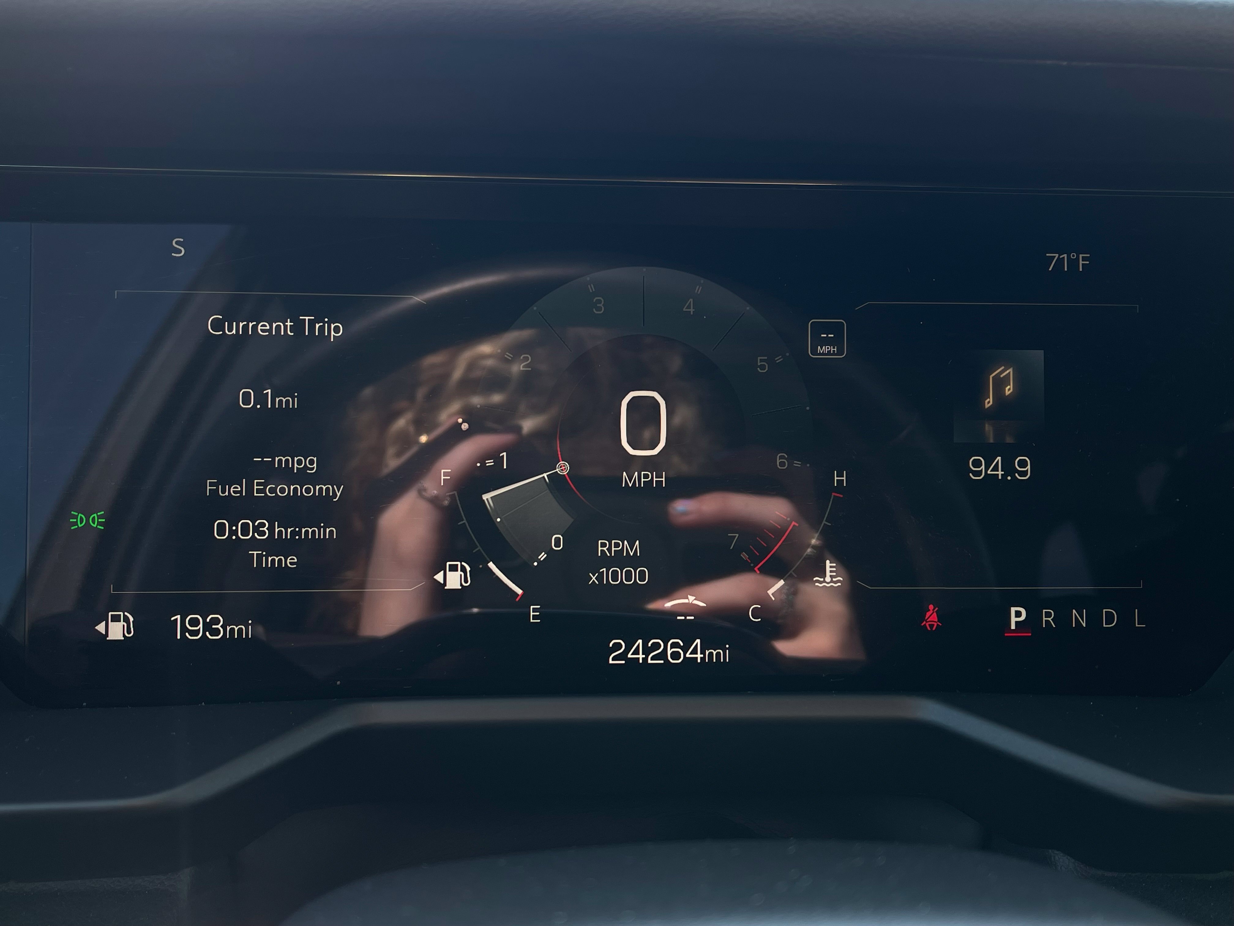 Used 2025 GMC Acadia Elevation FWD image 11