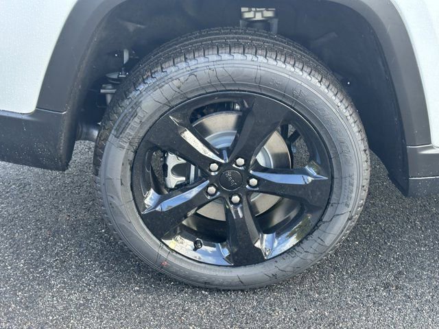 New 2025 Jeep Grand Cherokee L Limited w/ Luxury Tech Group II image 17