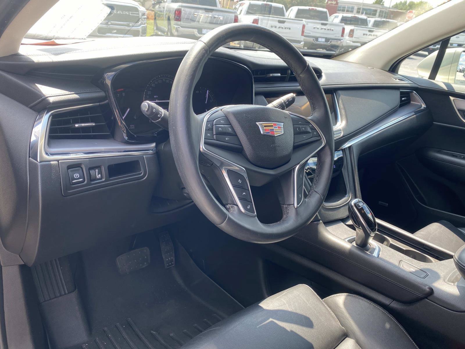 Used 2017 Cadillac XT5 Luxury w/ Driver Awareness Package FWD image 28