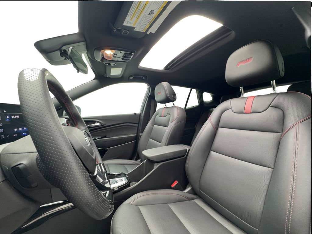 Used 2025 Chevrolet Trax RS w/ Sunroof Package image 19