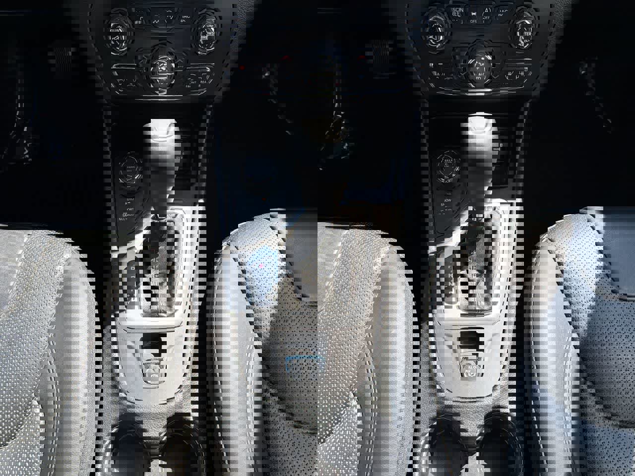 Used 2017 Jeep Cherokee Overland w/ Technology Group image 35