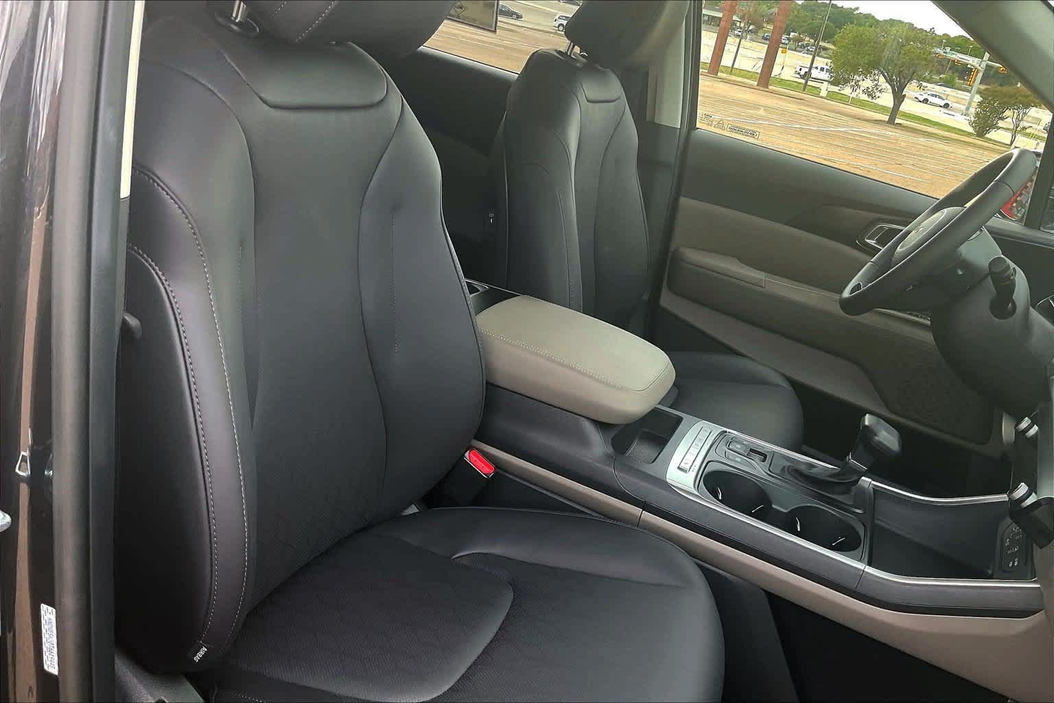 Certified 2026 Kia Carnival FWD image 11