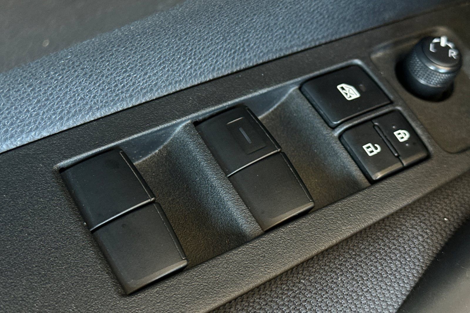 Used 2020 Toyota Corolla LE image 12