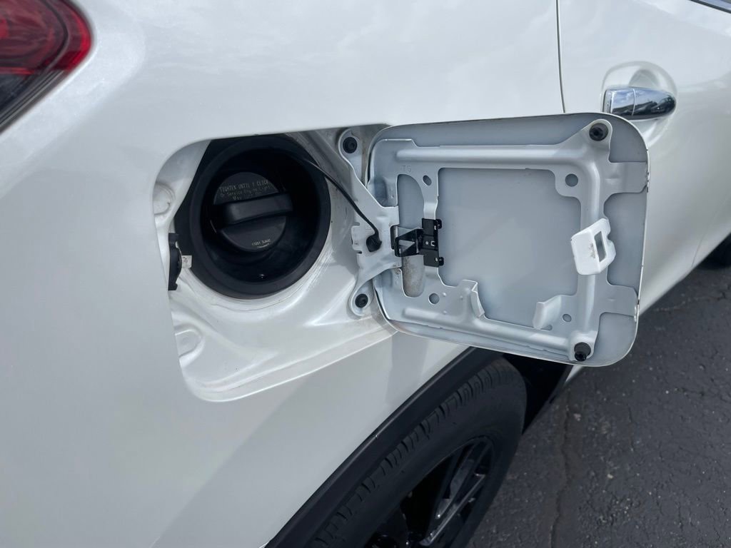 Used 2018 Nissan Rogue SV AWD/4WD image 54