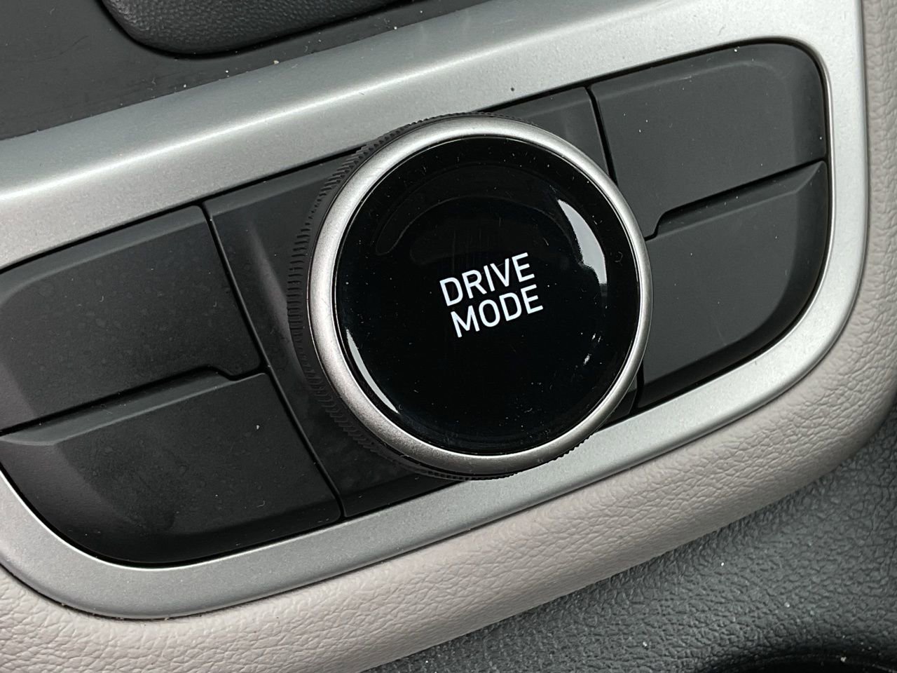 Used 2025 Hyundai Venue SEL FWD image 39