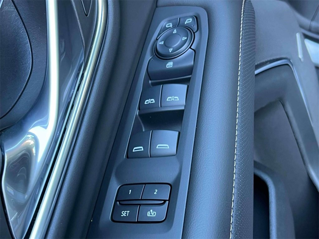 Used 2024 GMC Yukon XL SLT image 26