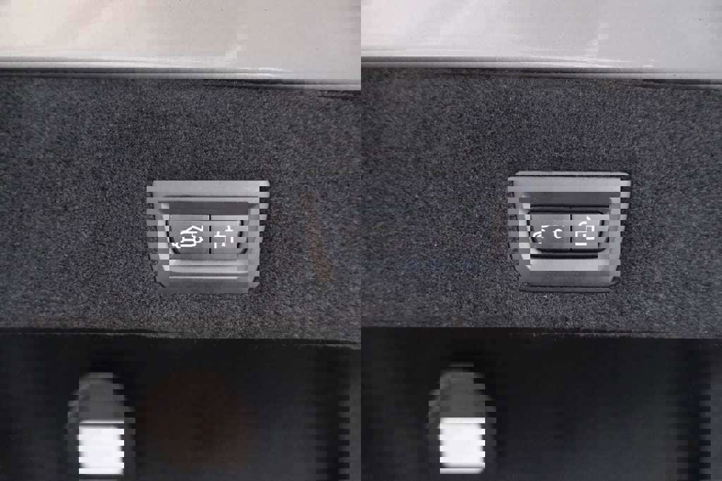 Used 2021 BMW 750i xDrive w/ Executive Package image 11