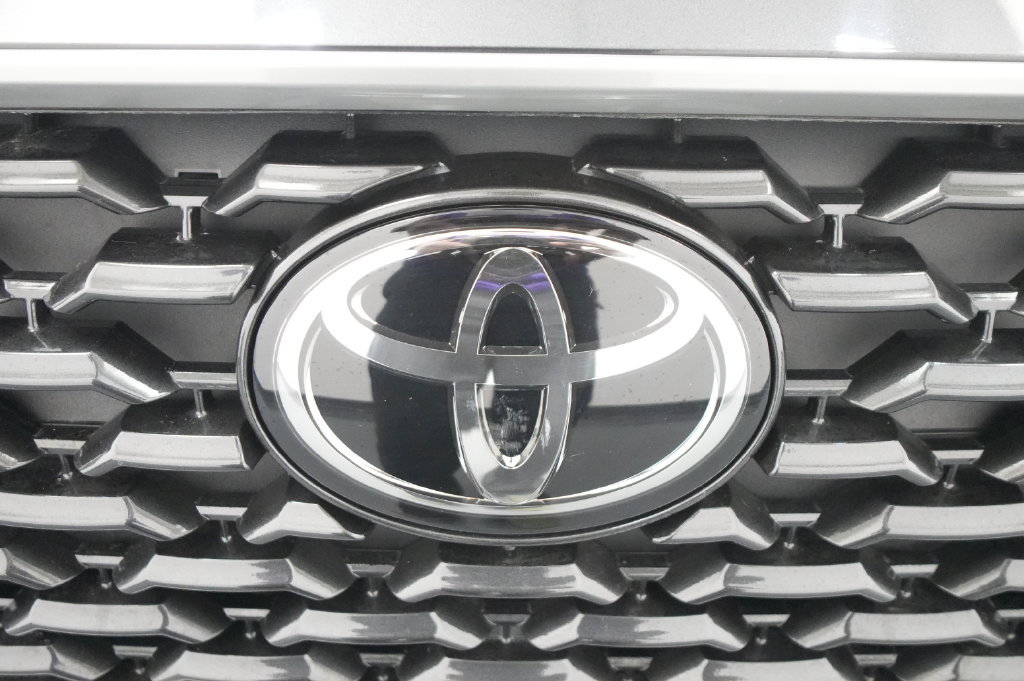 Used 2022 Toyota Corolla Cross XLE w/ Convenience Package AWD/4WD image 12