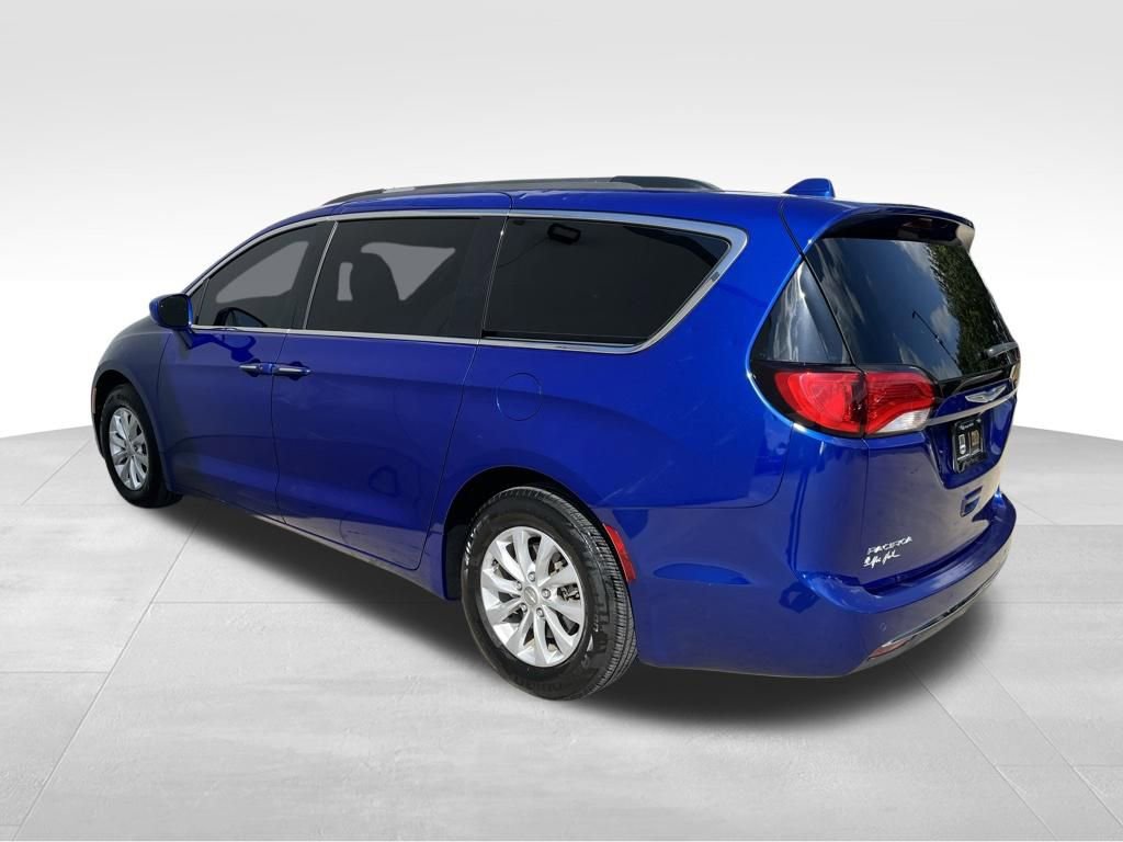 Used 2018 Chrysler Pacifica Touring Plus FWD image 8