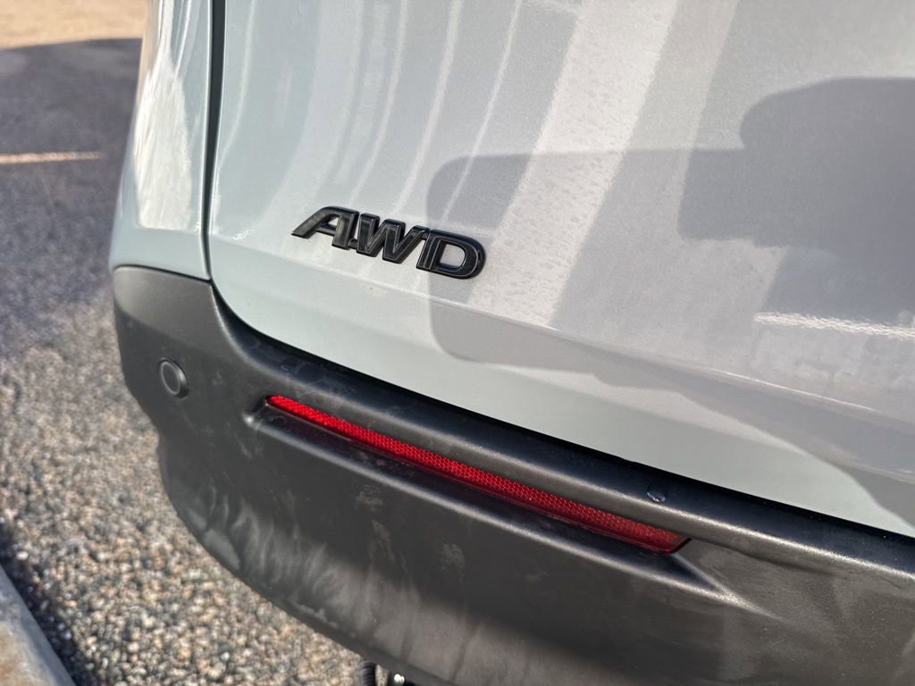 Used 2023 Toyota Sienna XLE Woodland Edition image 31