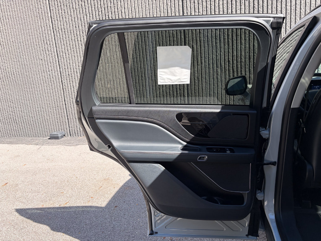 New 2027 Lincoln Aviator AWD w/ Jet Appearance Package image 20