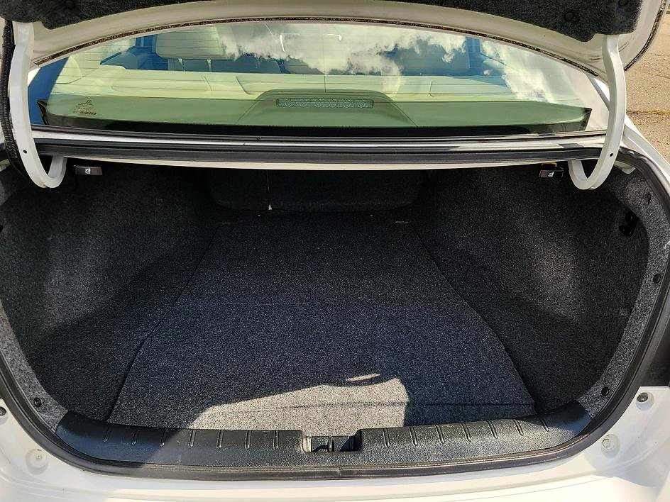 Used 2017 Honda Accord EX-L image 12