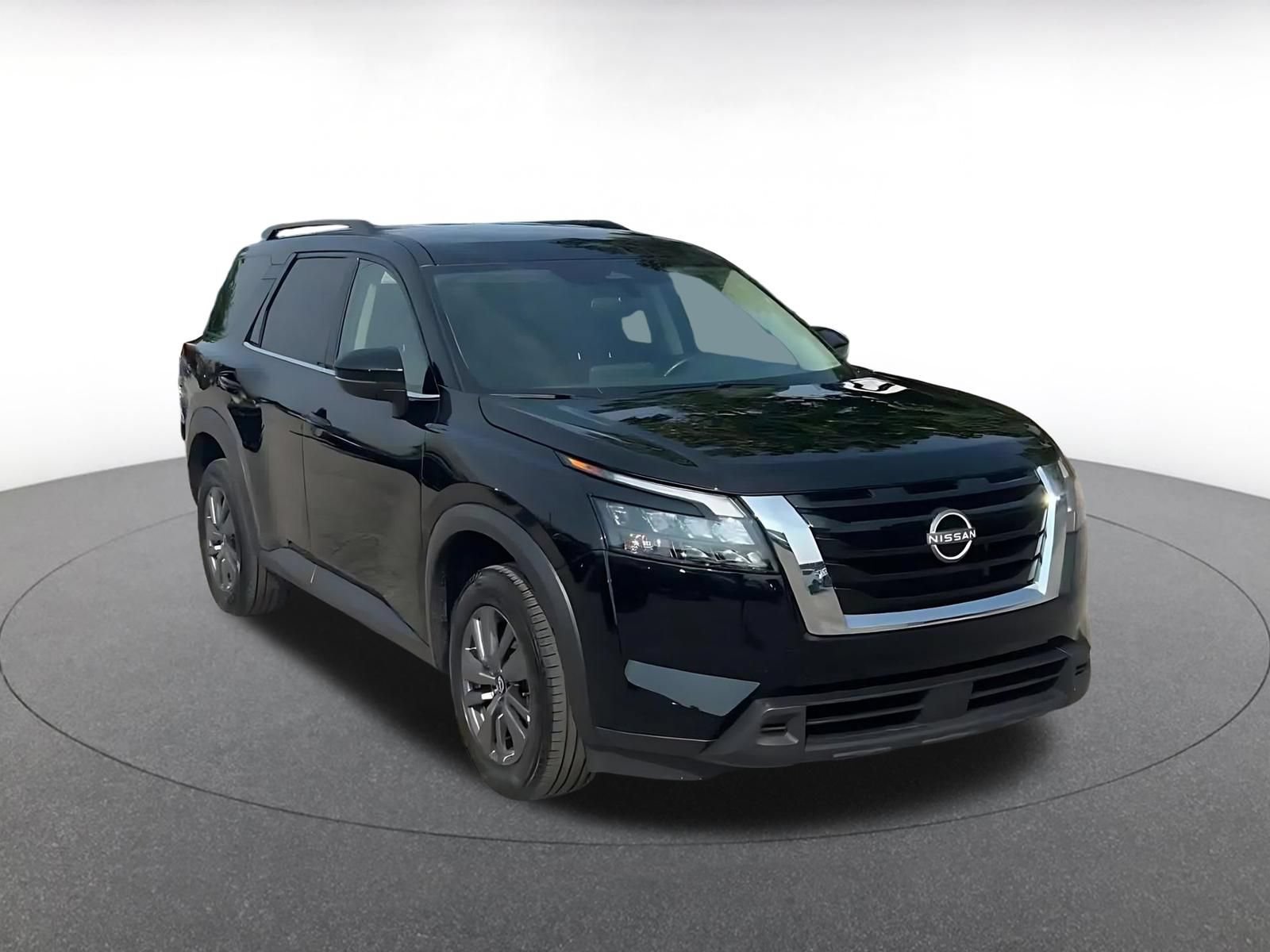 Used 2025 Nissan Pathfinder SV FWD image 3
