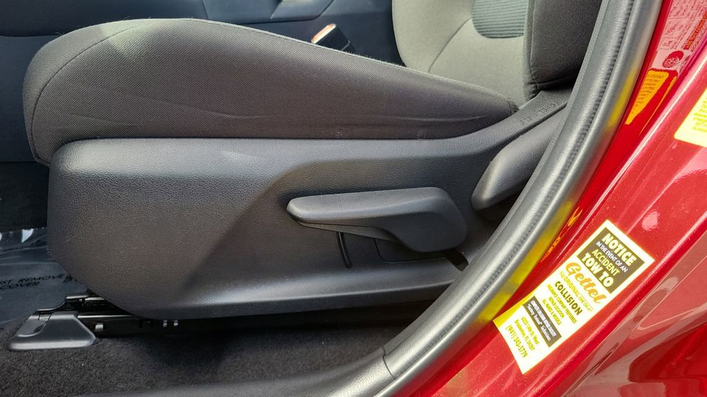 Used 2023 Toyota RAV4 LE FWD image 16