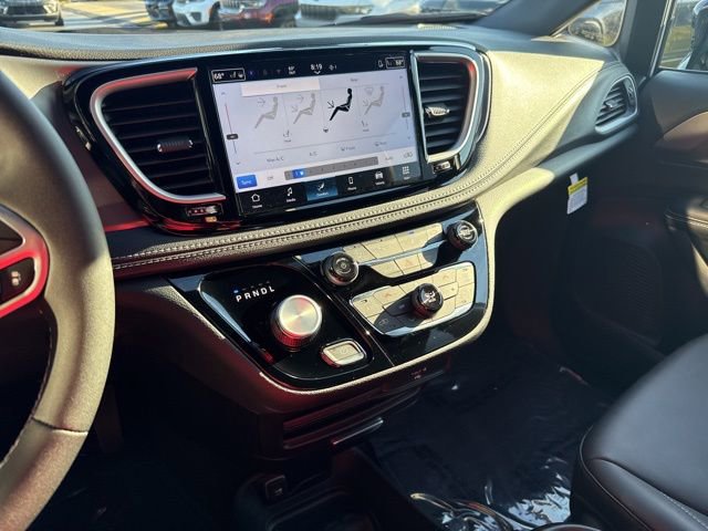 New 2026 Chrysler Pacifica Select image 17