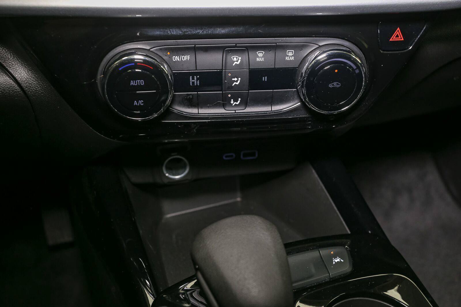 Used 2025 Chevrolet Trax LT FWD image 30