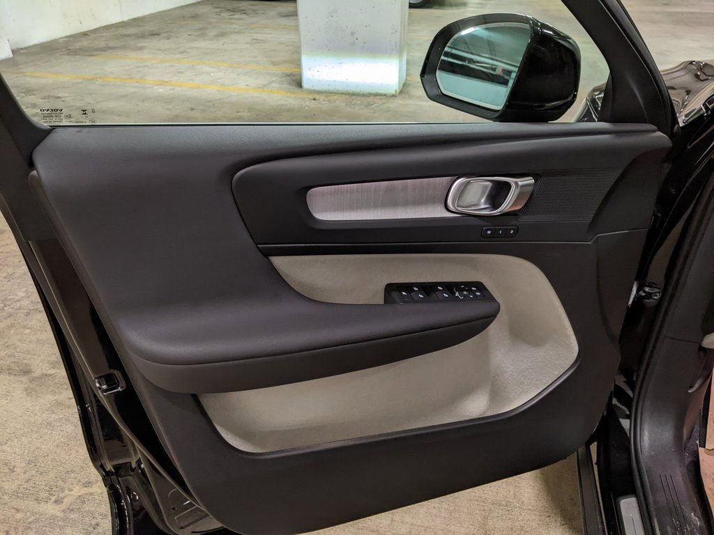 New 2025 Volvo XC40 B5 Plus w/ Protection Package Premier image 9