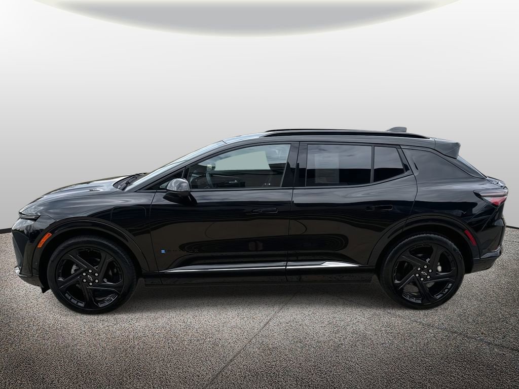 Used 2024 Chevrolet Equinox EV RS image 3