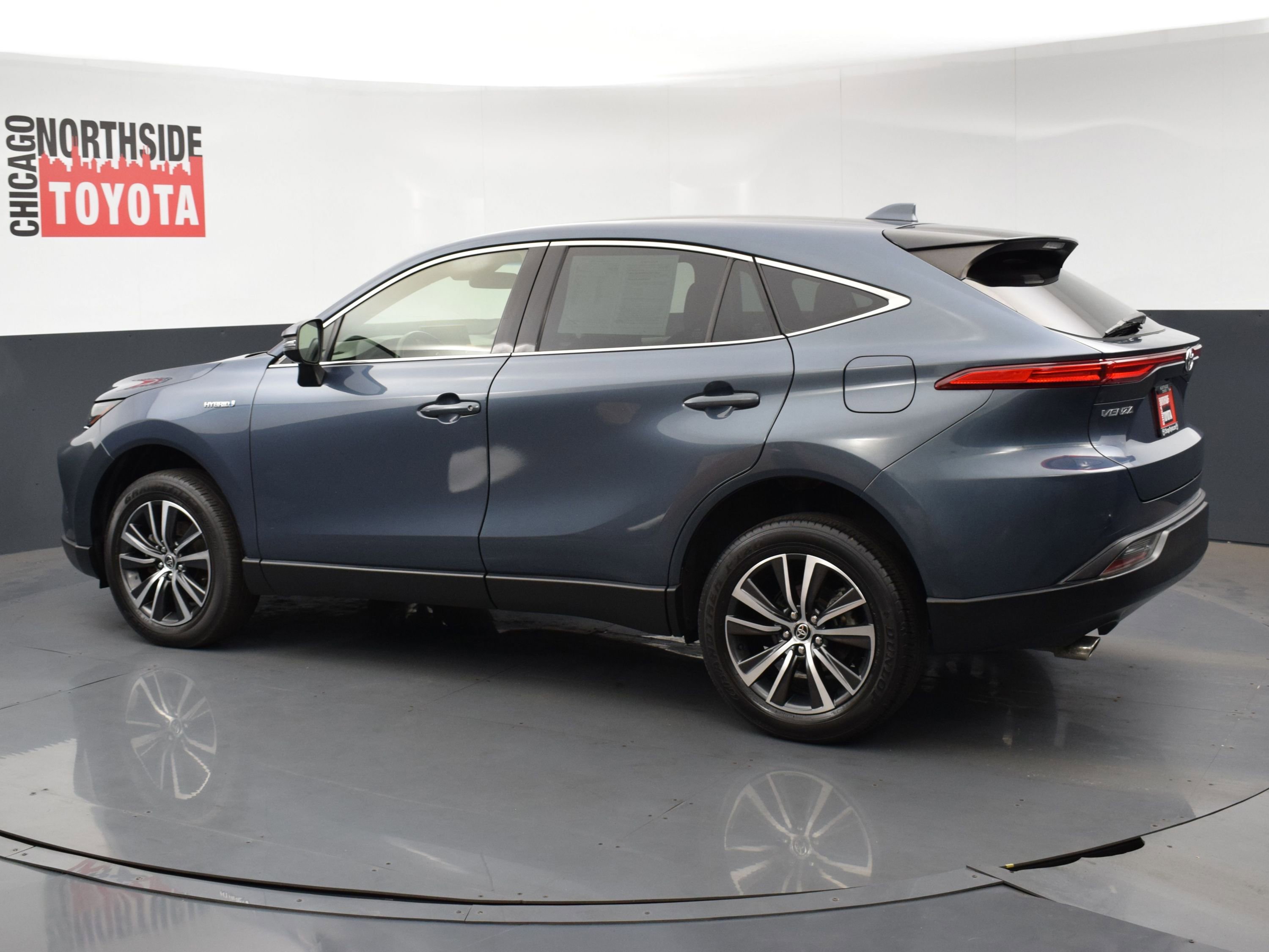 Used 2021 Toyota Venza LE video 2