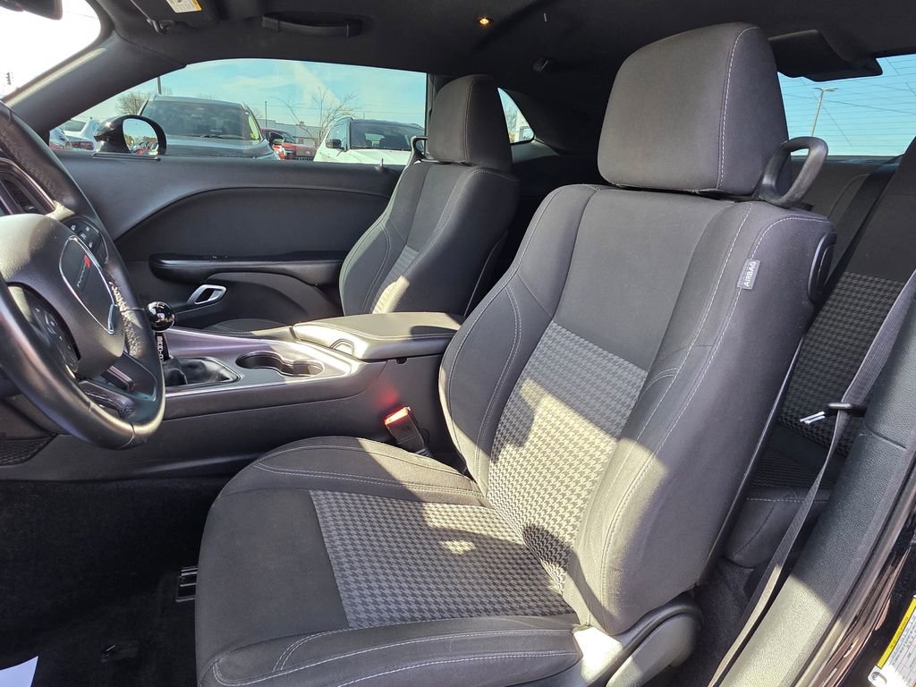 Used 2015 Dodge Challenger R/T w/ Quick Order Package 22B R/T image 9