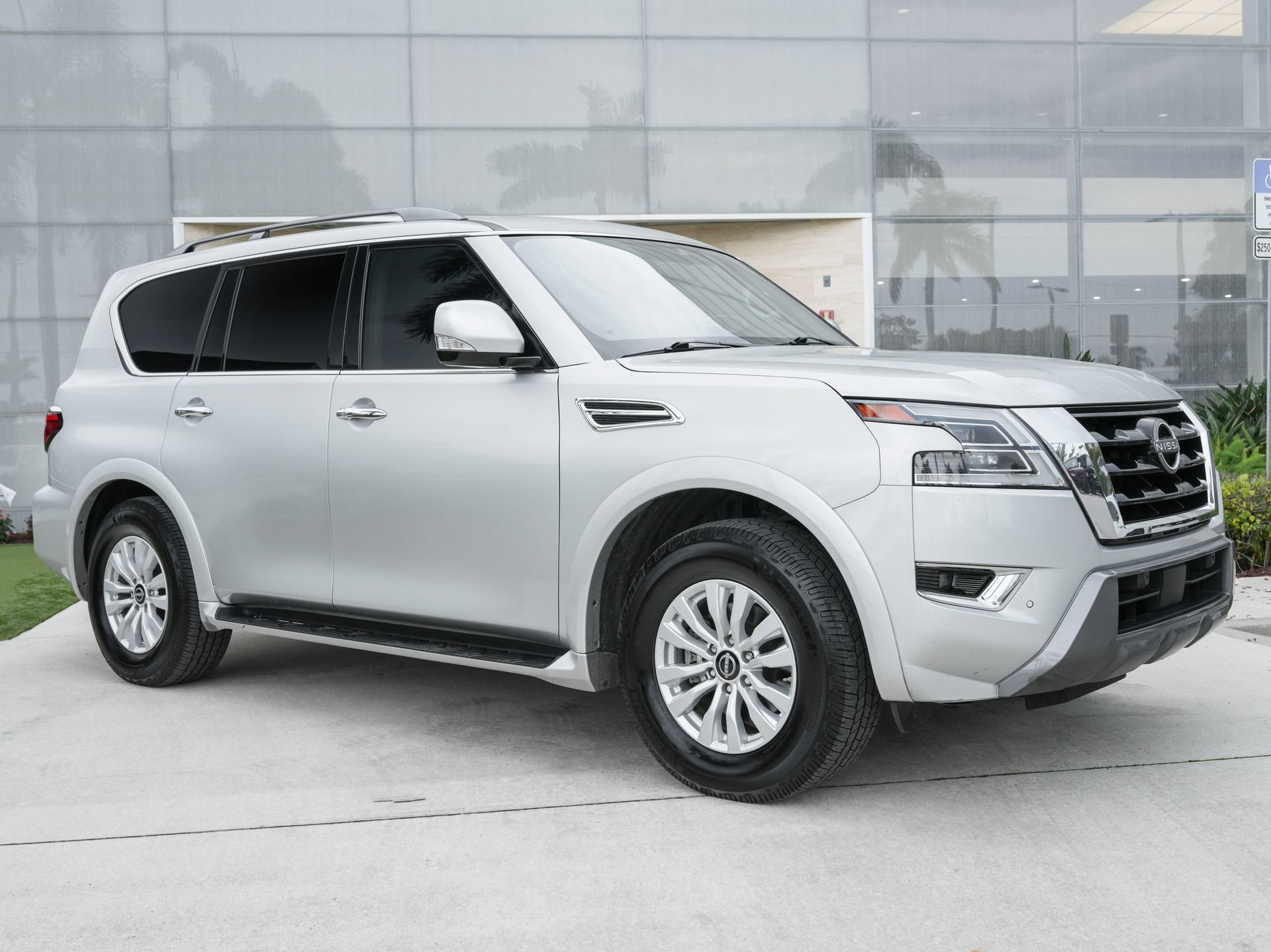 Used 2023 Nissan Armada SV w/ Cargo Package AWD/4WD image 4
