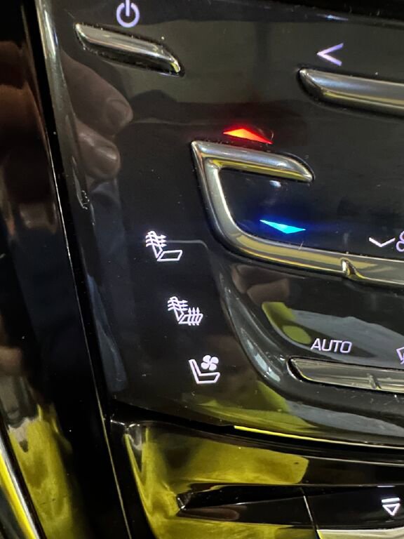 Used 2015 Cadillac Escalade ESV Luxury AWD/4WD image 32