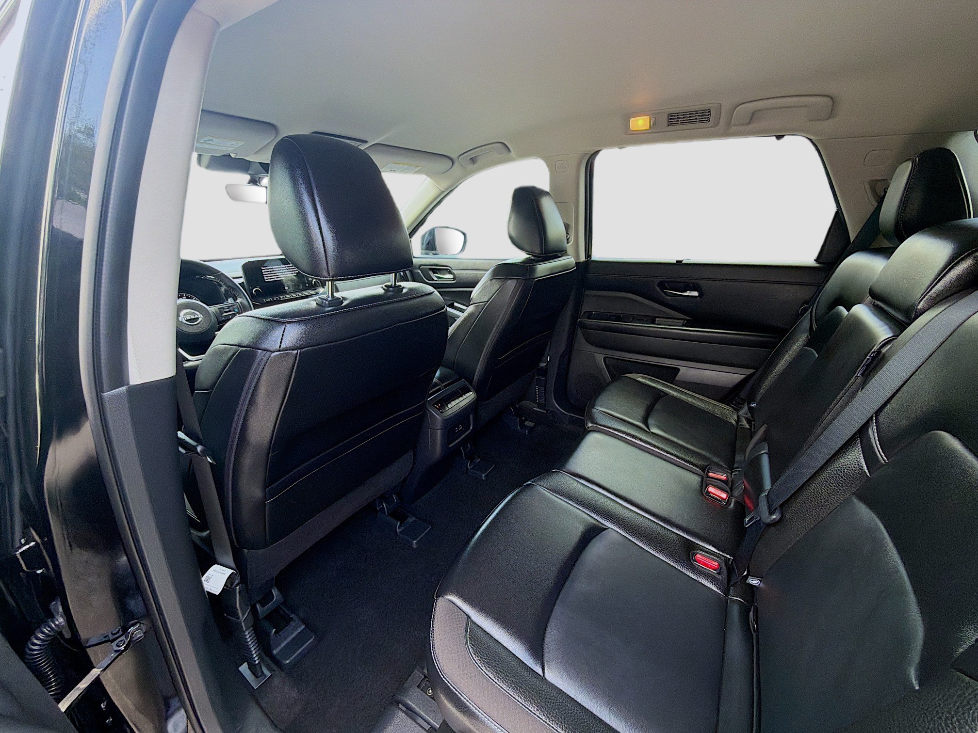 Used 2024 Nissan Pathfinder SL w/ Black Appearance Package FWD image 22