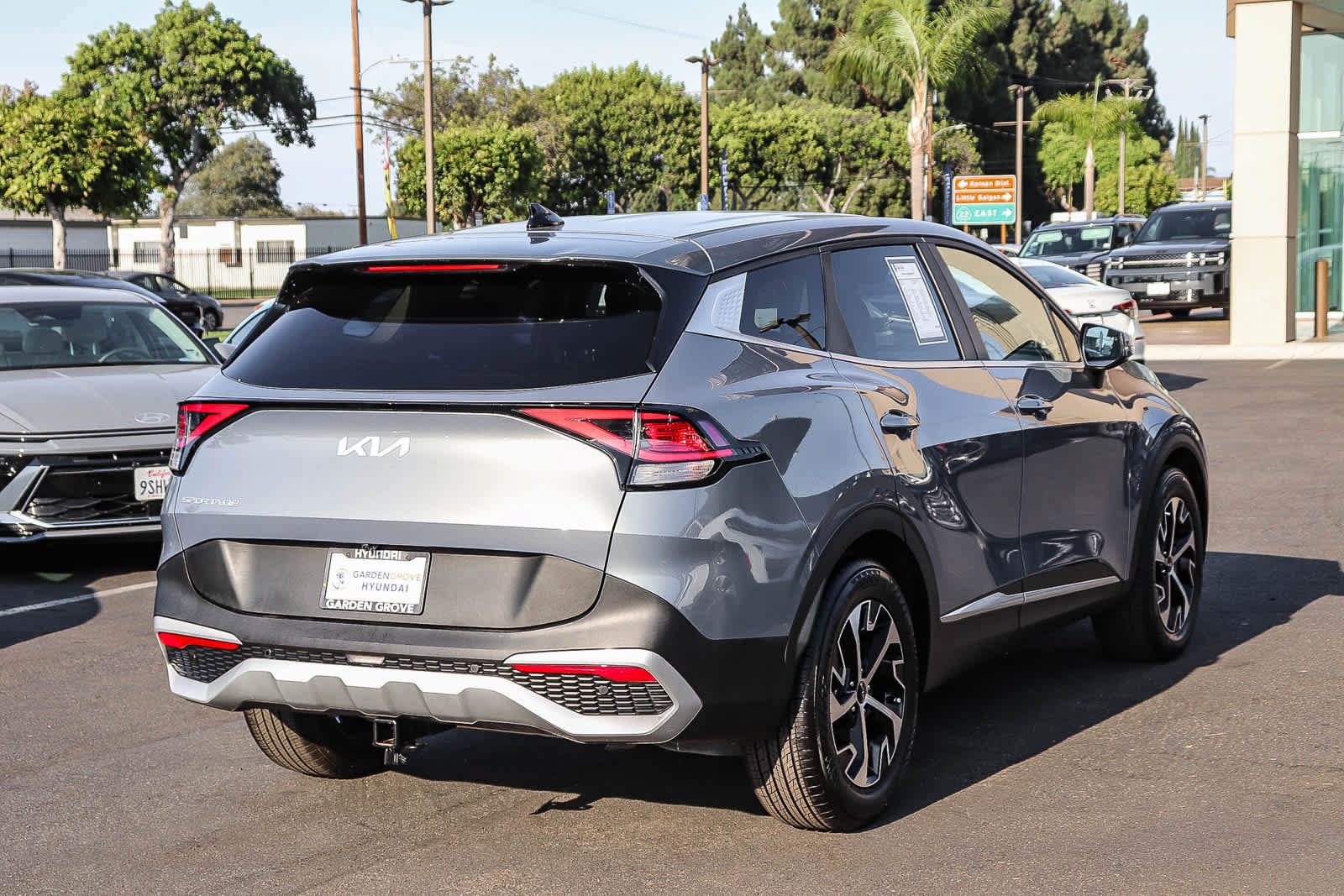 Used 2024 Kia Sportage EX FWD image 5
