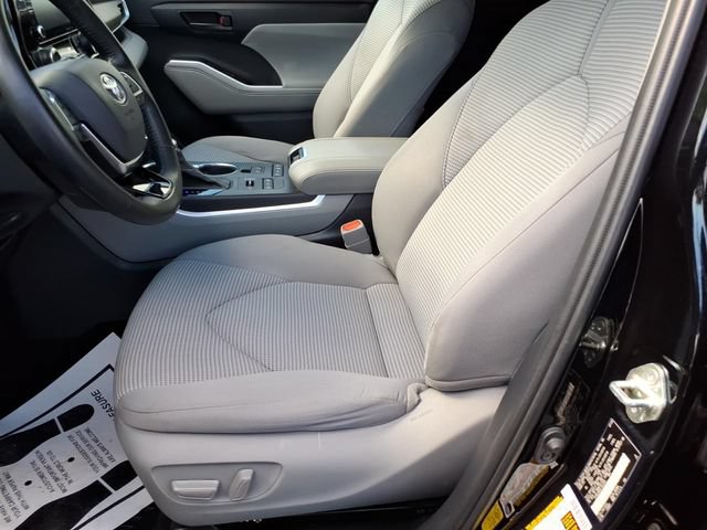 Used 2020 Toyota Highlander LE AWD/4WD image 12