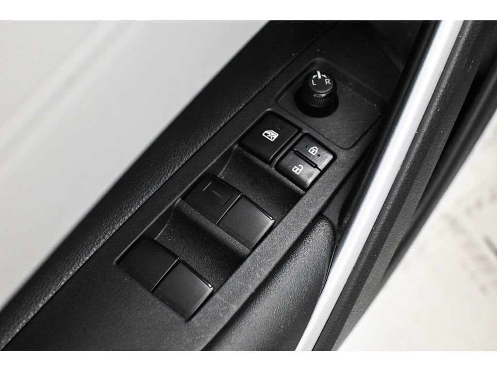 Used 2023 Toyota Corolla Cross L FWD image 30