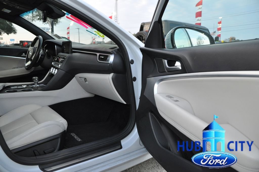 Used 2023 Genesis G70 2.0T image 17