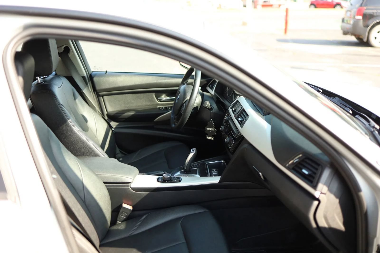 Used 2018 BMW 320i xDrive Sedan w/ Convenience Package AWD/4WD image 39