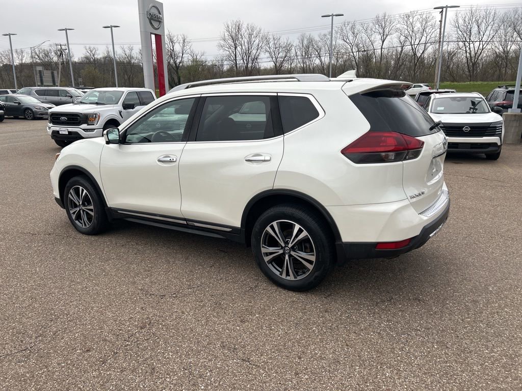 Used 2018 Nissan Rogue SL w/ Premium Package image 4