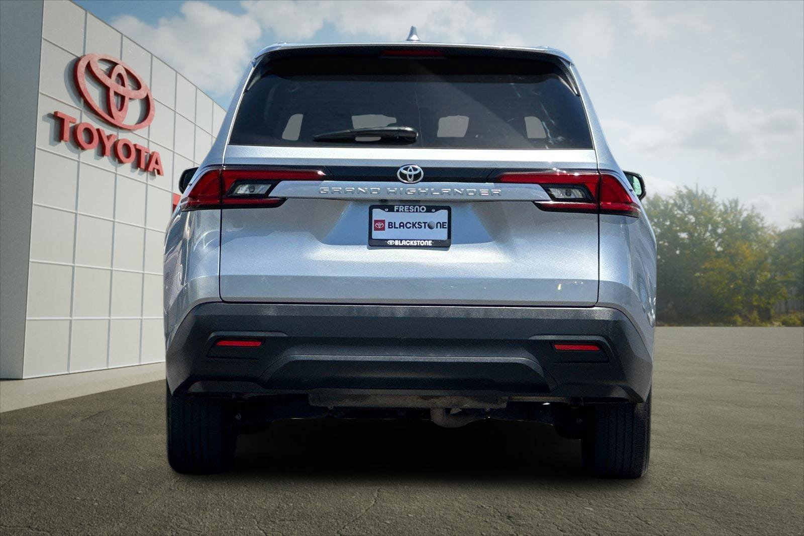 Certified 2025 Toyota Grand Highlander FWD image 4