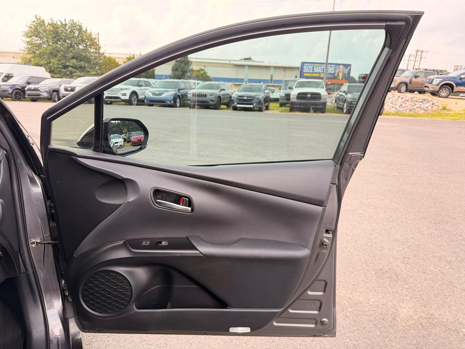 Used 2017 Toyota Prius Prime Premium FWD image 18