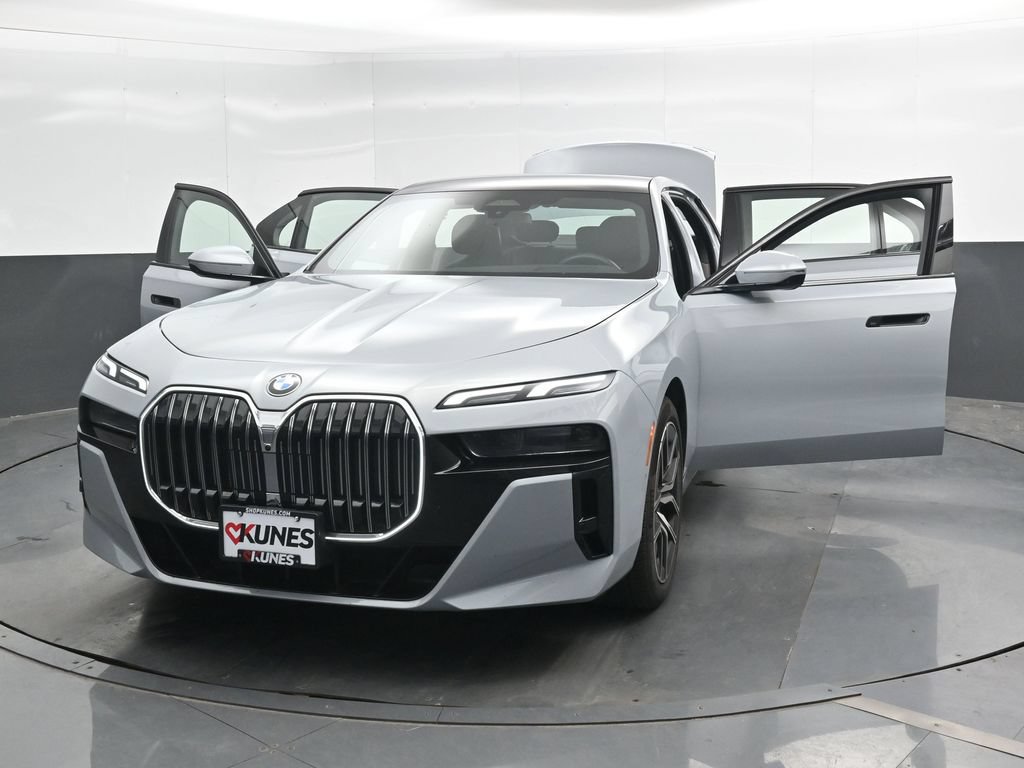 Used 2026 BMW 740i xDrive AWD/4WD image 46
