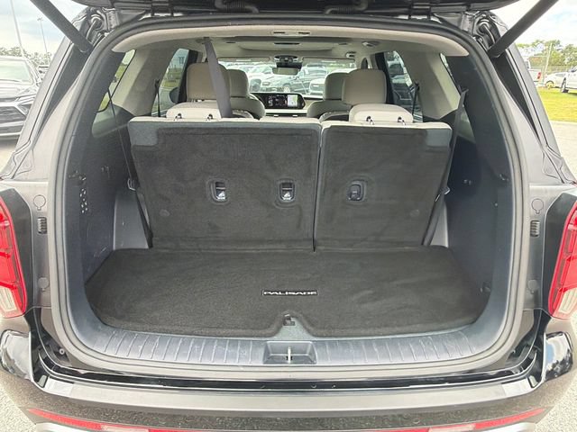 Used 2023 Hyundai Palisade Limited w/ Winter Package FWD image 17