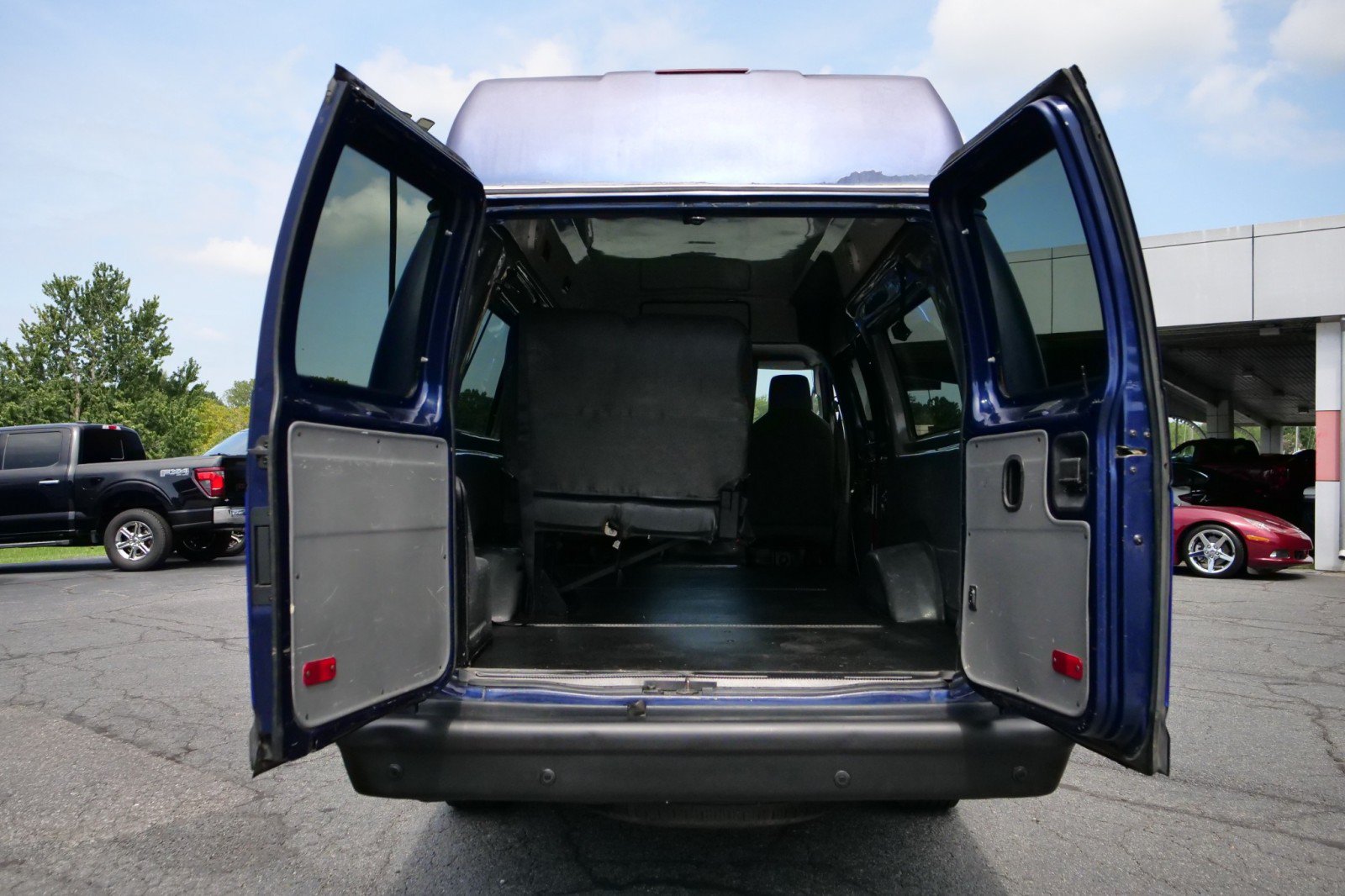 Used 2010 Ford E-250 and Econoline 250 Extended RWD image 11