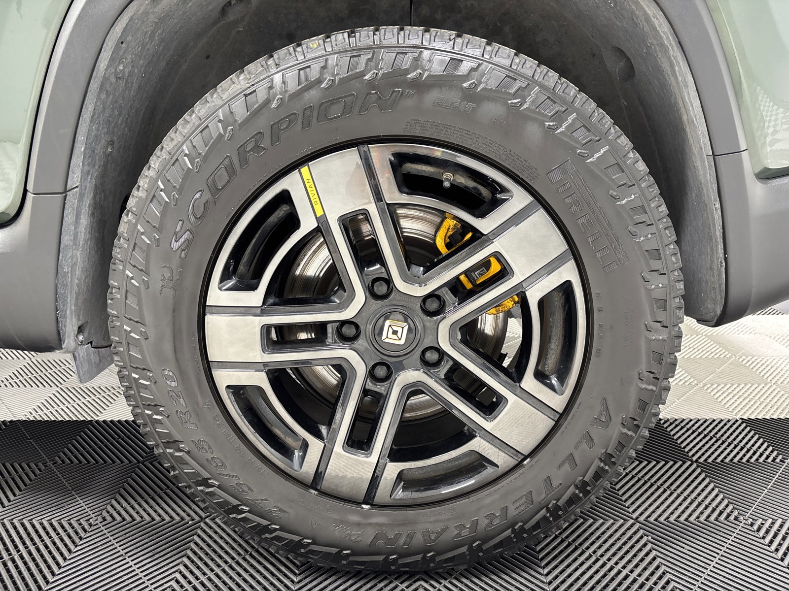 Used 2023 Rivian R1T Adventure image 10