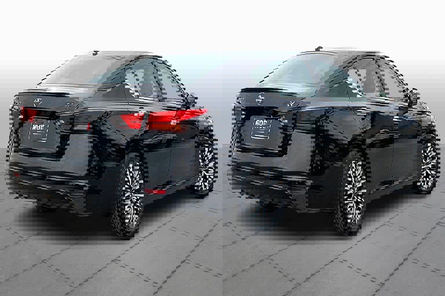 Used 2024 Nissan Altima 2.5 SV image 13