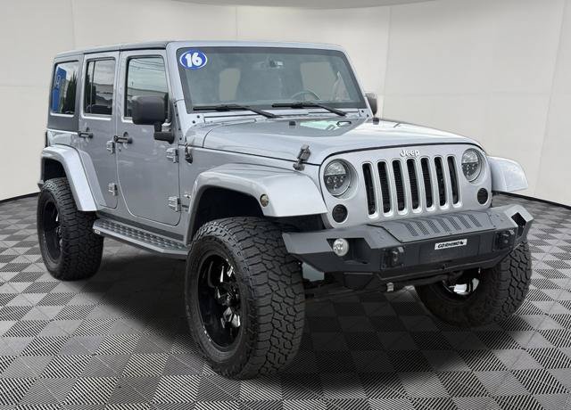 Used 2016 Jeep Wrangler Unlimited Sahara w/ Connectivity Group AWD/4WD image 5