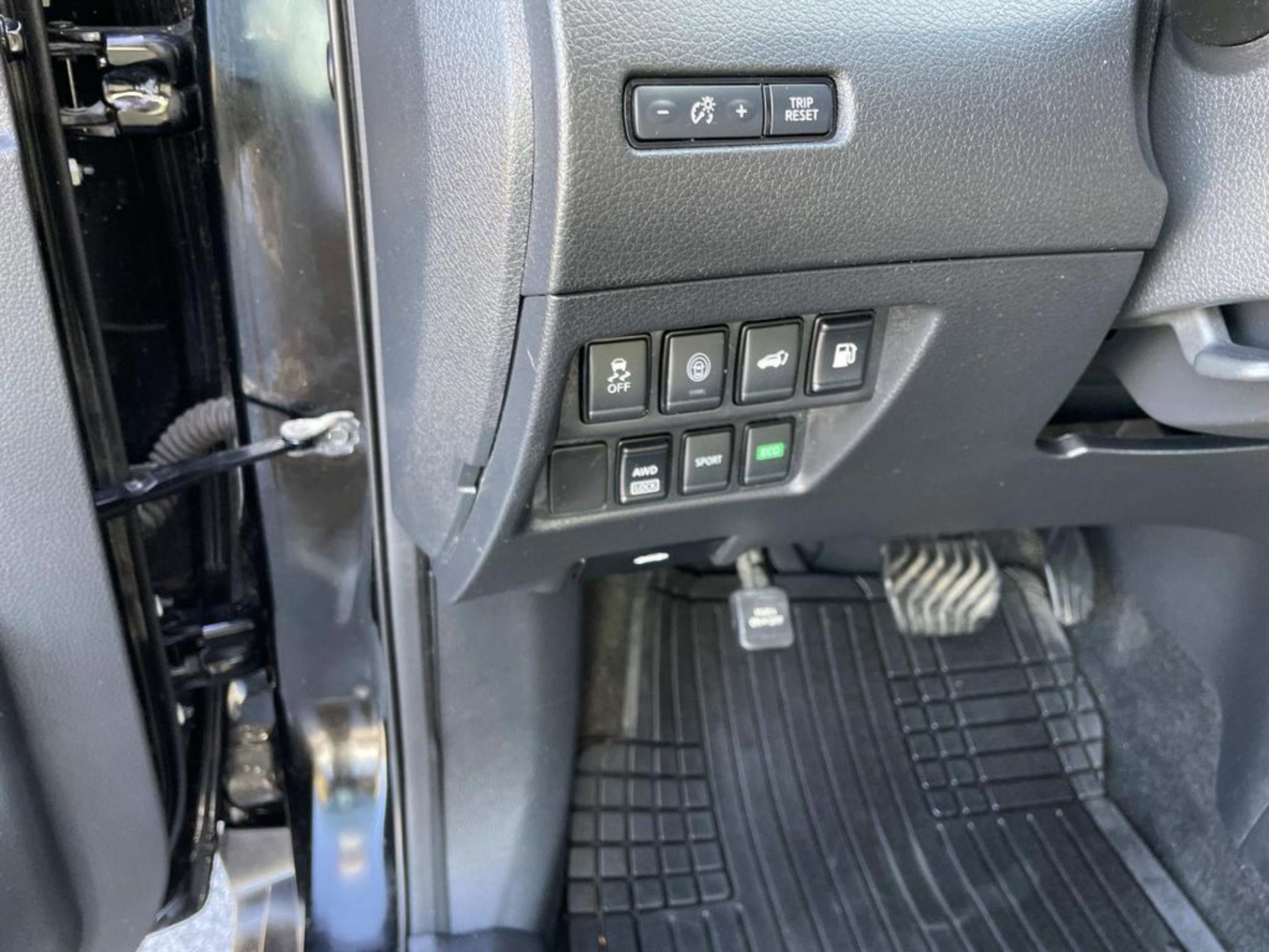 Used 2019 Nissan Rogue SV image 23