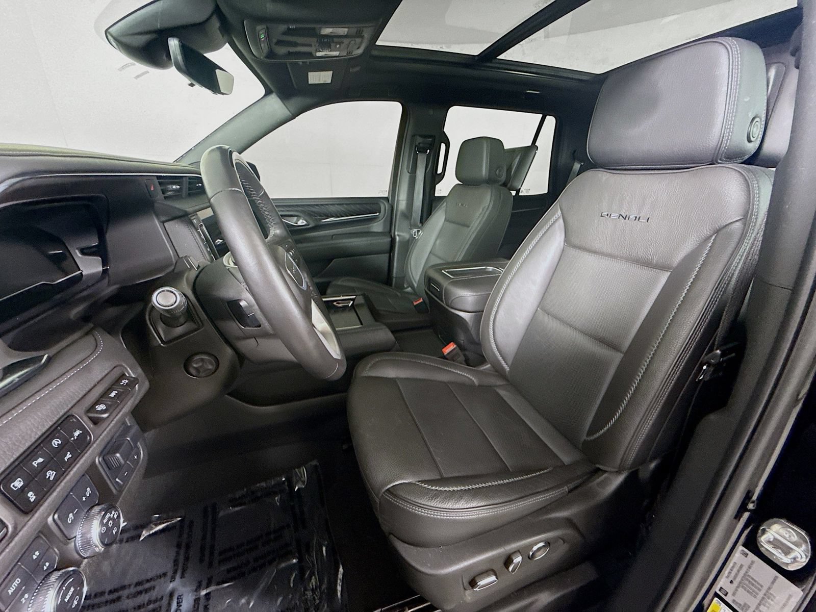 Used 2024 GMC Yukon Denali w/ Denali Reserve Package AWD/4WD image 5